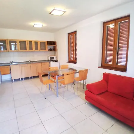 Jackfall Apartman Es Fogado Kisjakabfalva