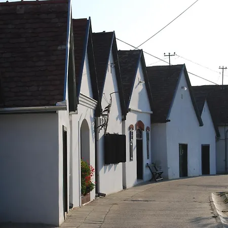 Jackfall és * Kisjakabfalva