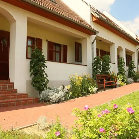 Jackfall és Apartamento Kisjakabfalva